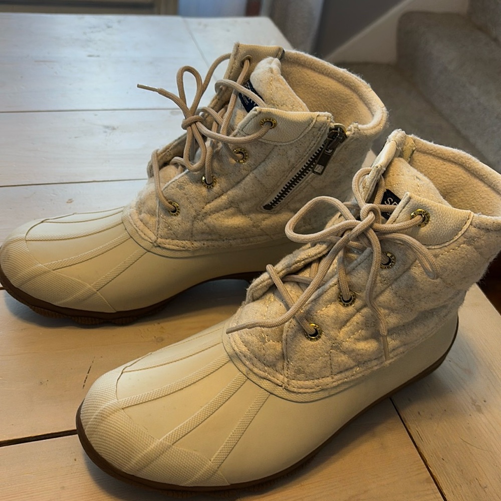Sperry Boots size 8 women's in good condition only worn a couple times